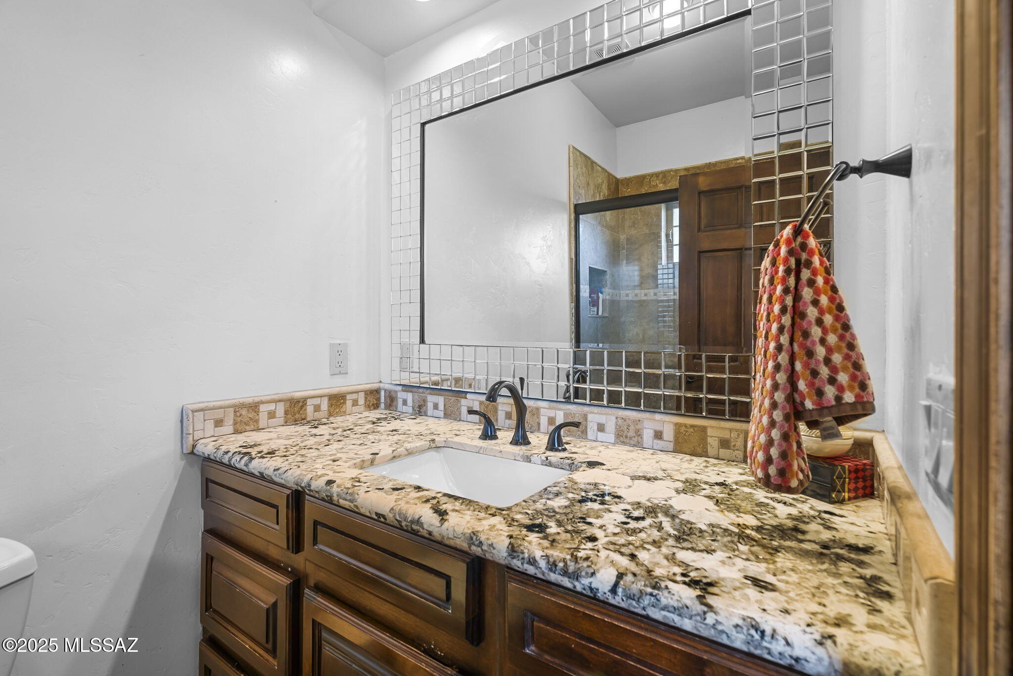 Nogales, Arizona, 85621, United States, 4 Bedrooms Bedrooms, ,7 BathroomsBathrooms,Residential,For Sale,1975895