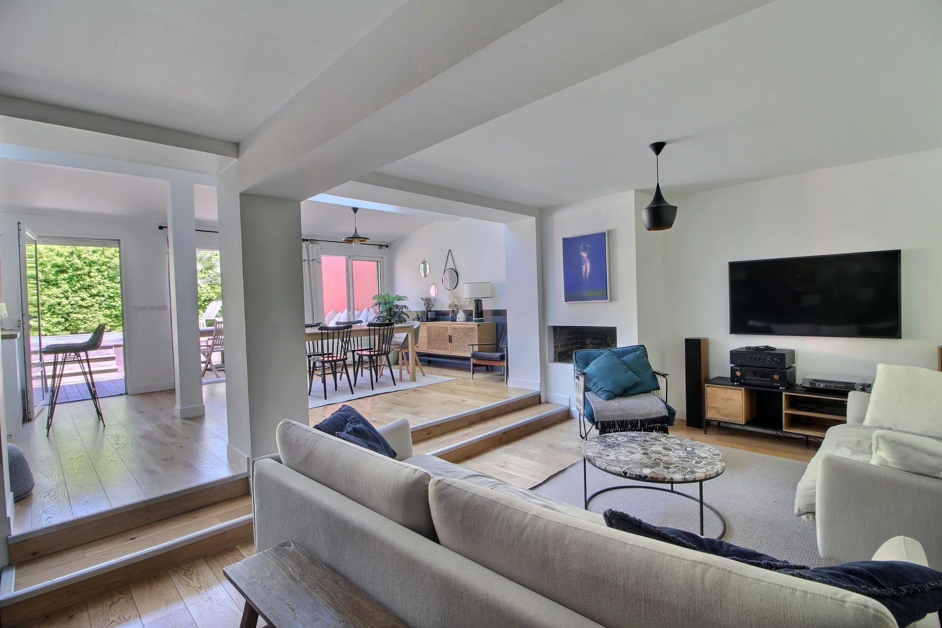 Bordeaux, New Aquitaine, 33000, FR, 4 Bedrooms Bedrooms, ,2 BathroomsBathrooms,Residential,For Sale,1640266