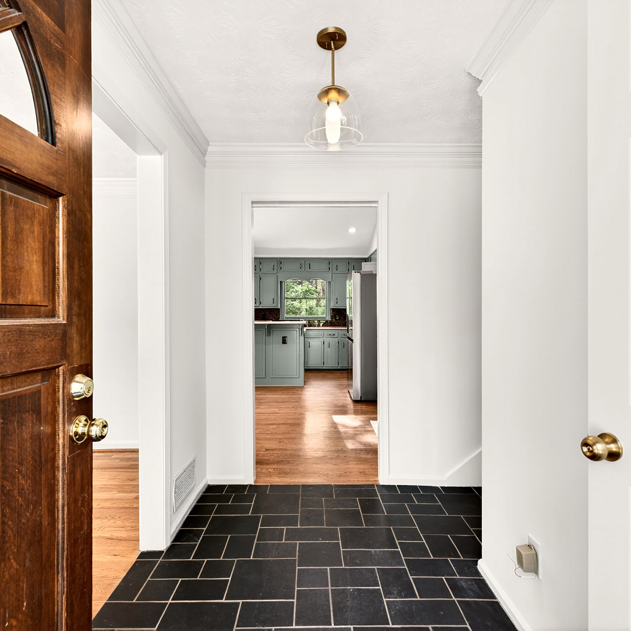  Thoughtfully Expanded and Updated Dunwoody Home on Wooded 0.82+/- Acre Lot - 物件實景