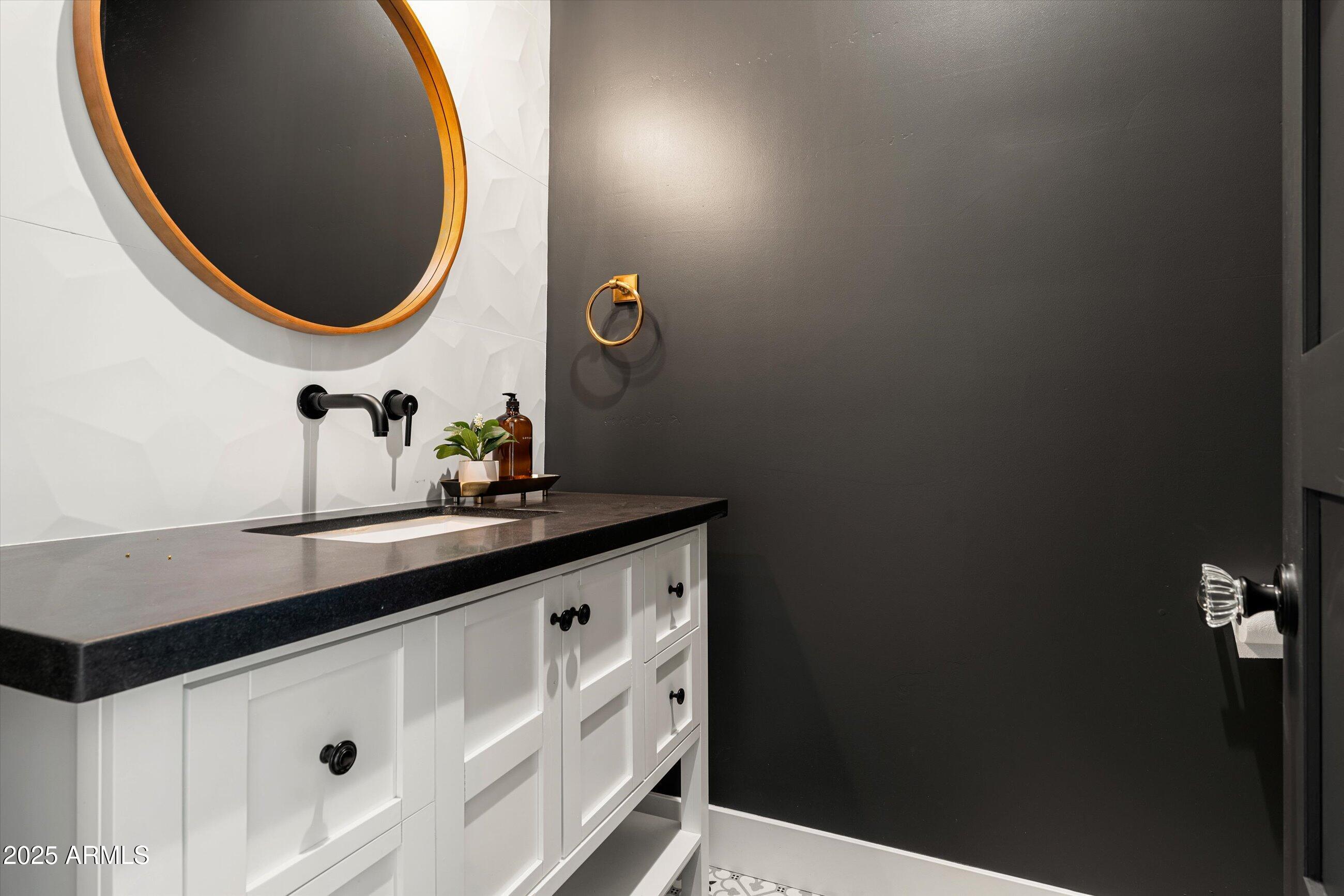 Phoenix, Arizona, 85018, United States, 4 Bedrooms Bedrooms, ,4 BathroomsBathrooms,Residential,For Sale,1993183