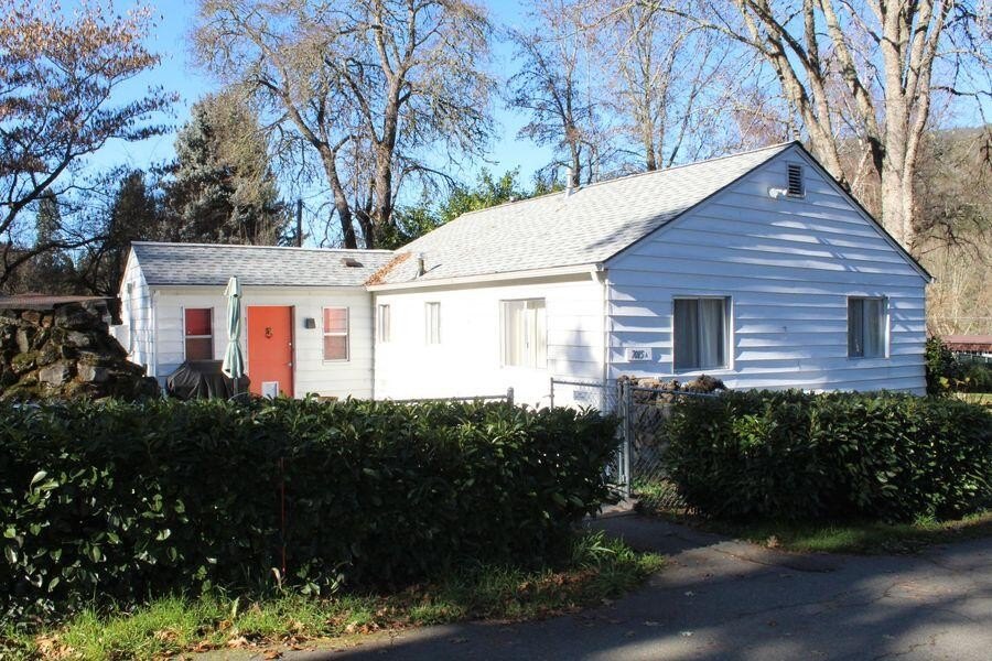 Grants Pass, Oregon, 97527, United States, 4 Bedrooms Bedrooms, ,3 BathroomsBathrooms,Residential,For Sale,1984338