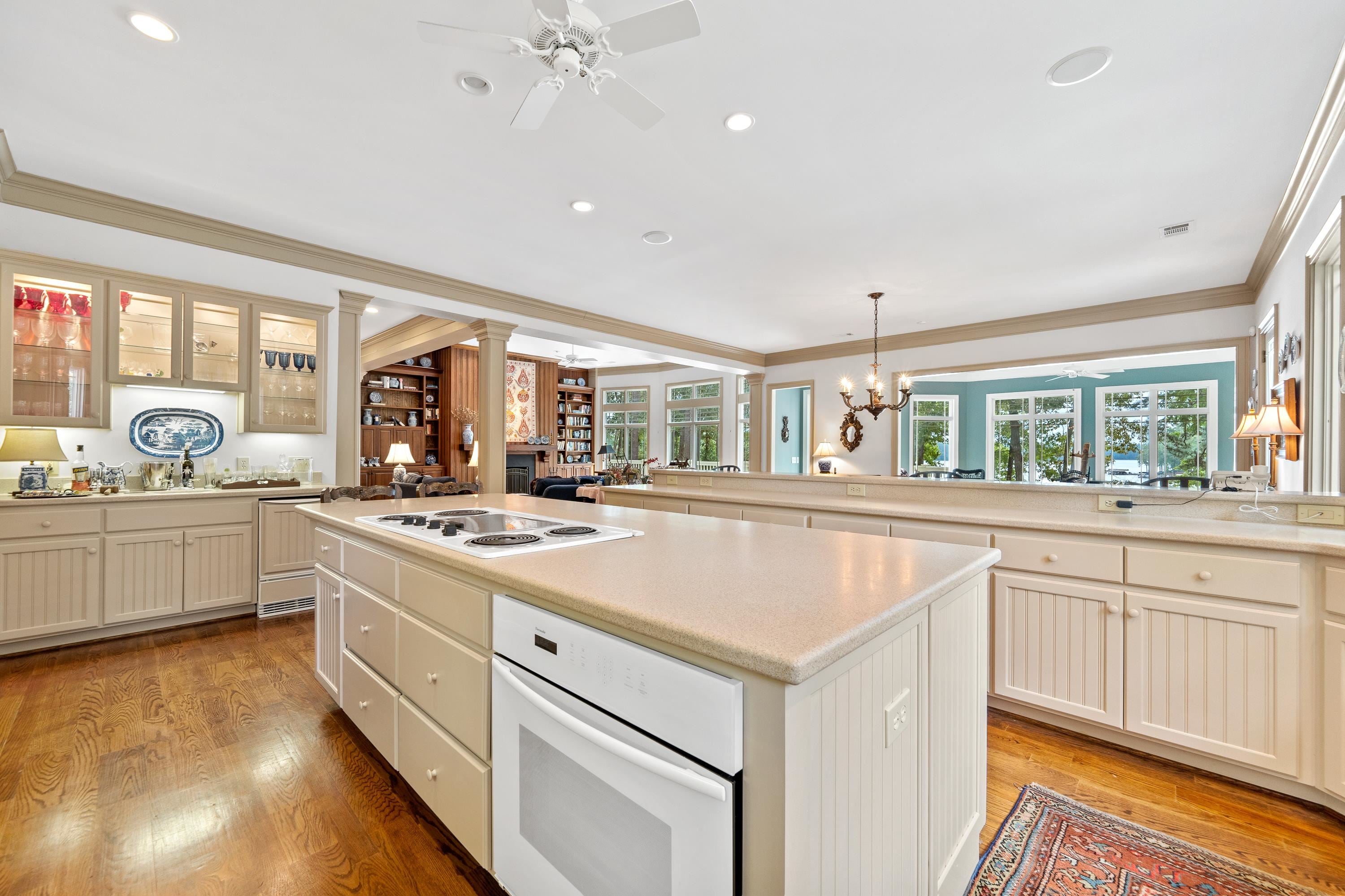 Greensboro, Georgia, 30642, United States, 7 Bedrooms Bedrooms, ,8 BathroomsBathrooms,Residential,For Sale,1984932