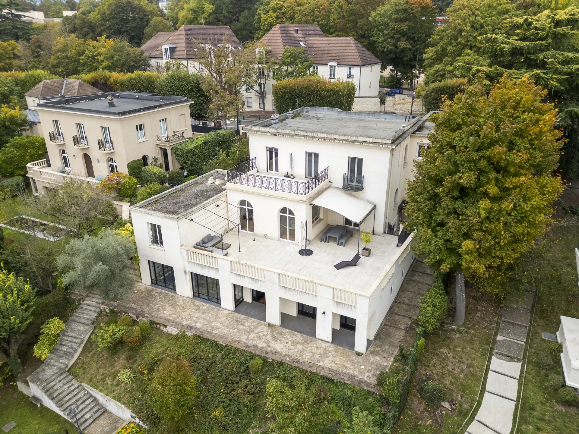 Le Pecq, Île-de-France, 78230, FR, 9 Bedrooms Bedrooms, ,9 BathroomsBathrooms,Residential,For Sale,1994371