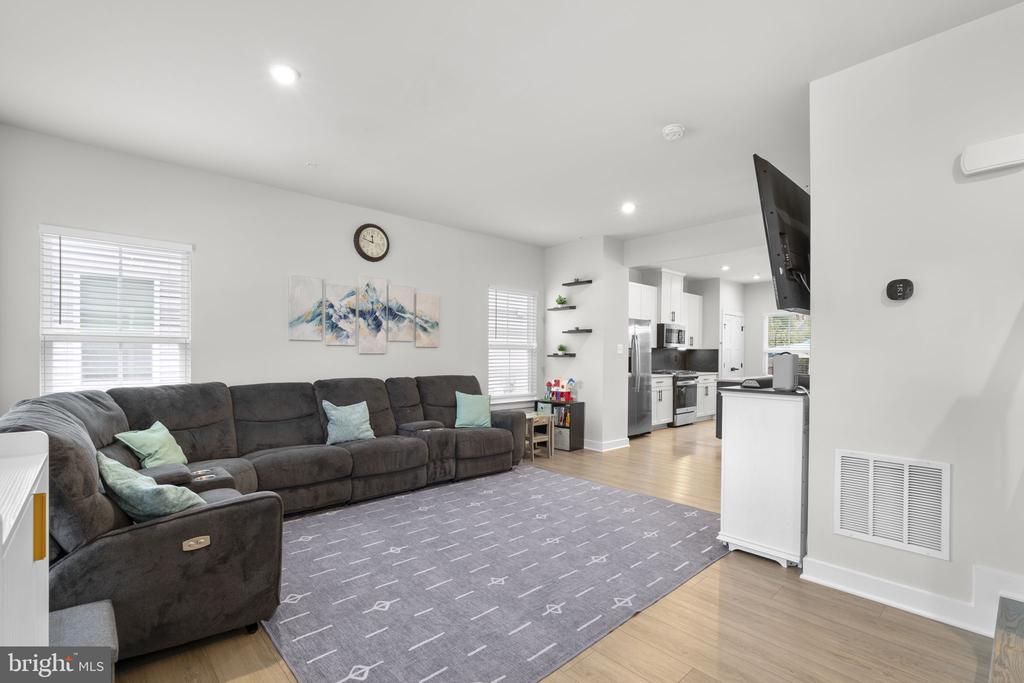 Frederick, Maryland, 21702, United States, 4 Bedrooms Bedrooms, ,4 BathroomsBathrooms,Residential,For Sale,2048638