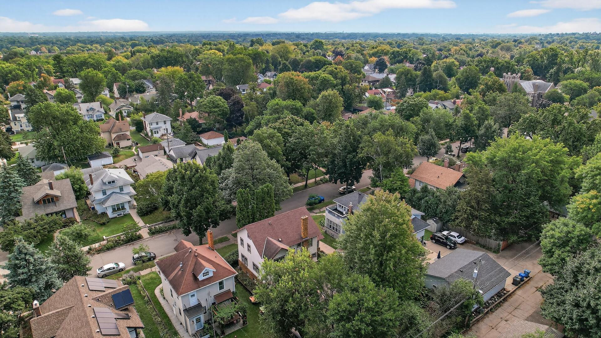 Minneapolis, Minnesota, 55409, United States, 4 Bedrooms Bedrooms, ,2 BathroomsBathrooms,Residential,For Sale,1959078