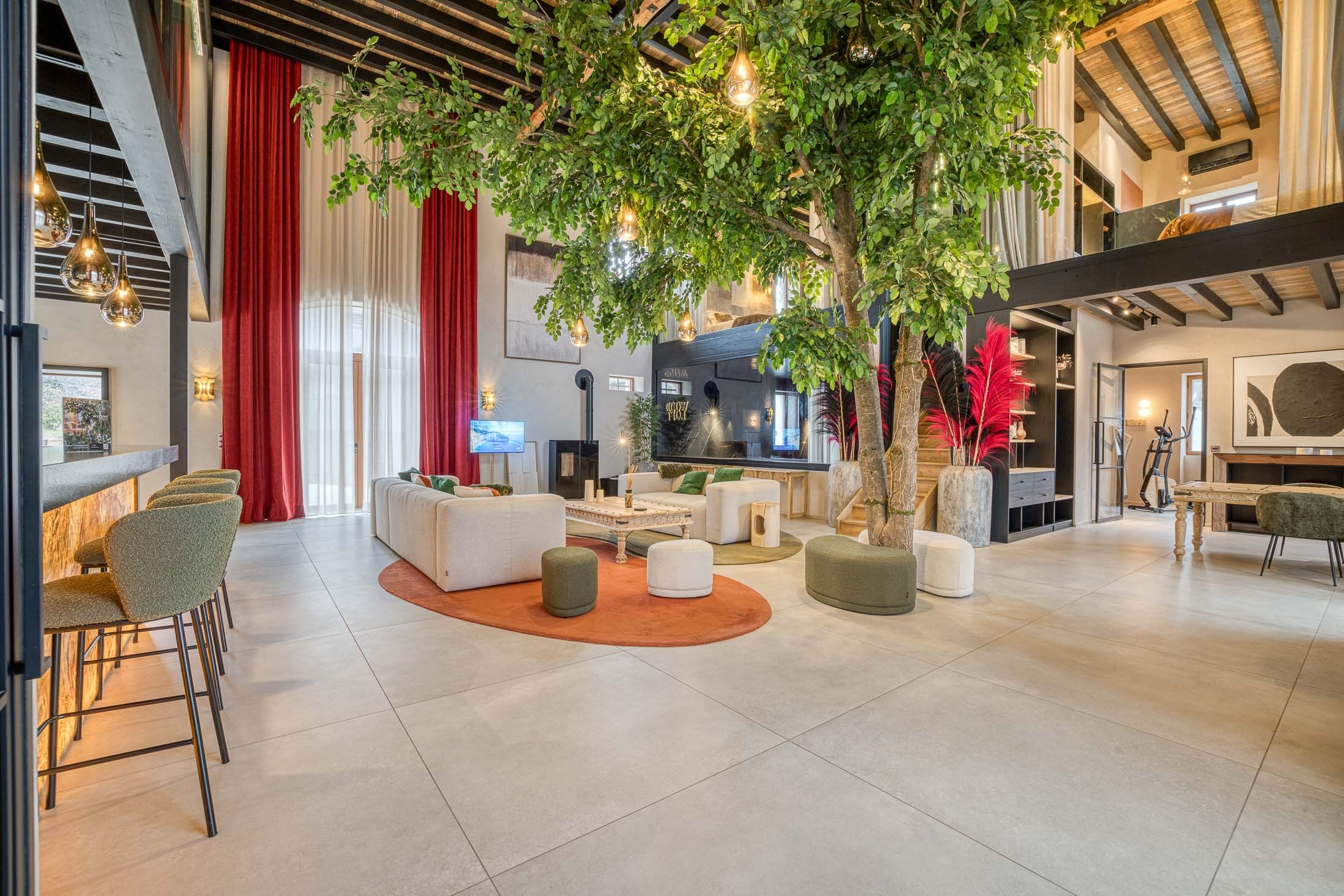  Fully renovated farmhouse just a stone