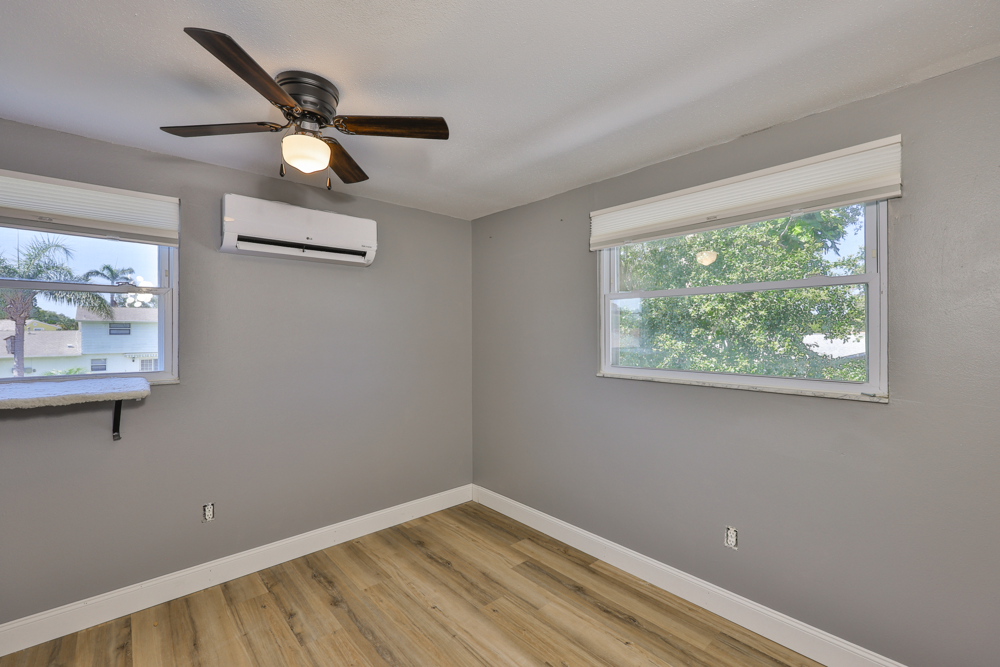 Seminole, Florida, 33772, United States, 3 Bedrooms Bedrooms, ,2 BathroomsBathrooms,Residential,For Sale,1978971