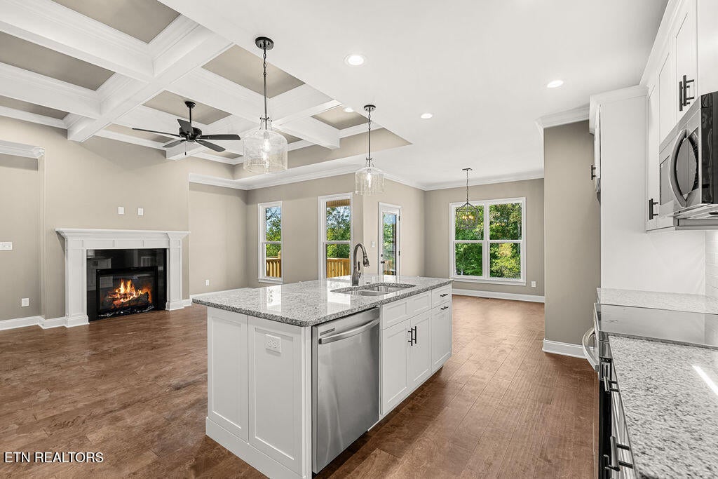 Lenoir City, Tennessee, 37771, United States, 3 Bedrooms Bedrooms, ,2 BathroomsBathrooms,Residential,For Sale,1933466