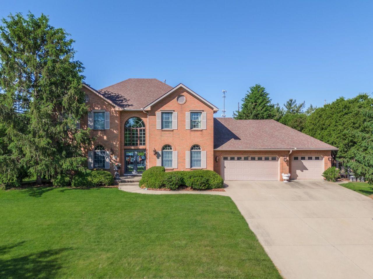 Bloomington, Illinois, 61704, United States, 6 Bedrooms Bedrooms, ,5 BathroomsBathrooms,Residential,For Sale,1793888