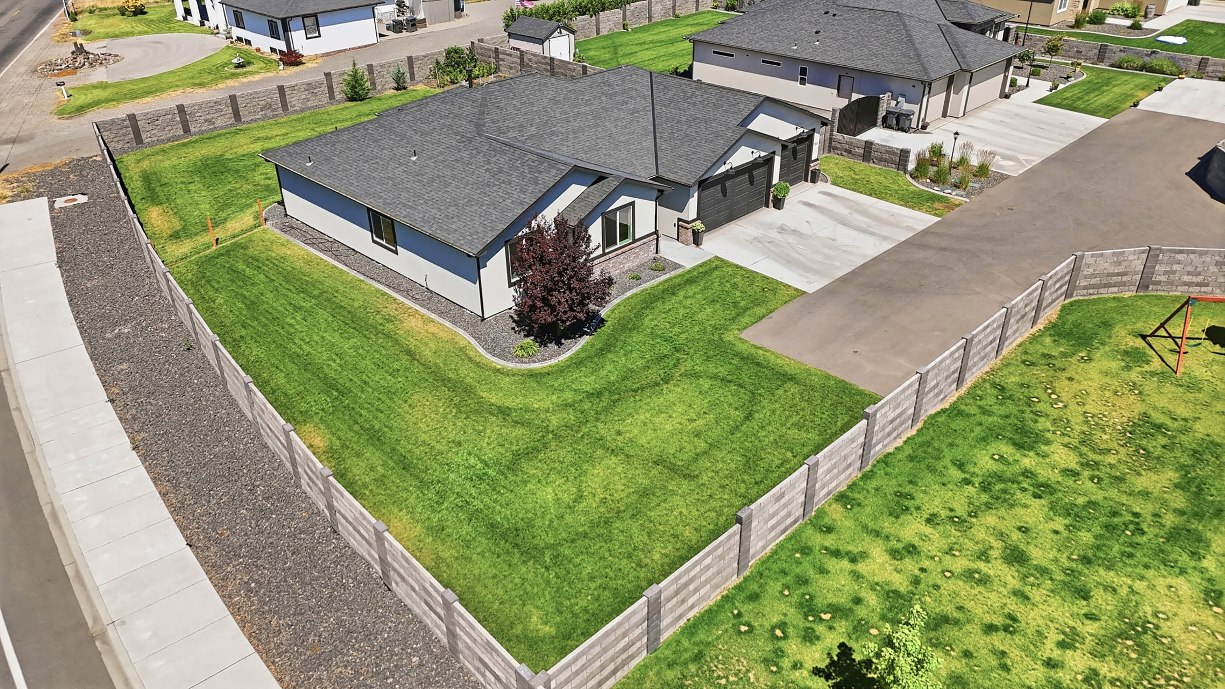  Spectacular One-Level Living Property - 物件實景