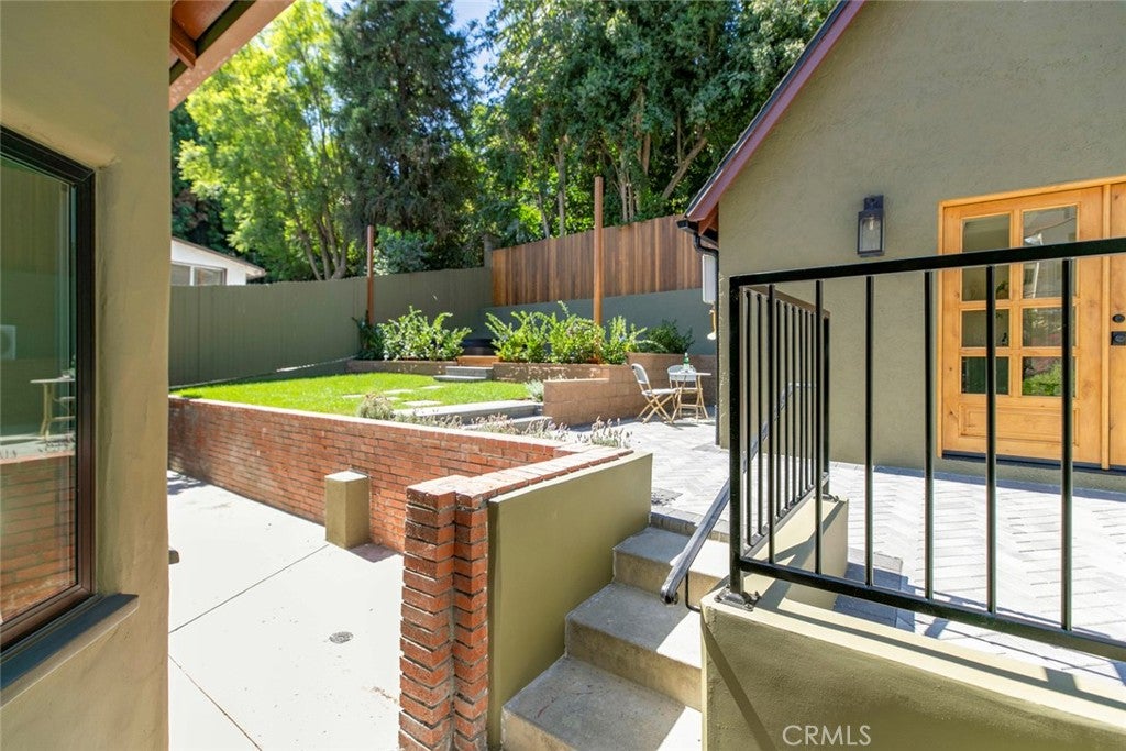 Los Angeles, California, 90027, United States, 4 Bedrooms Bedrooms, ,3 BathroomsBathrooms,Residential,For Sale,1942315