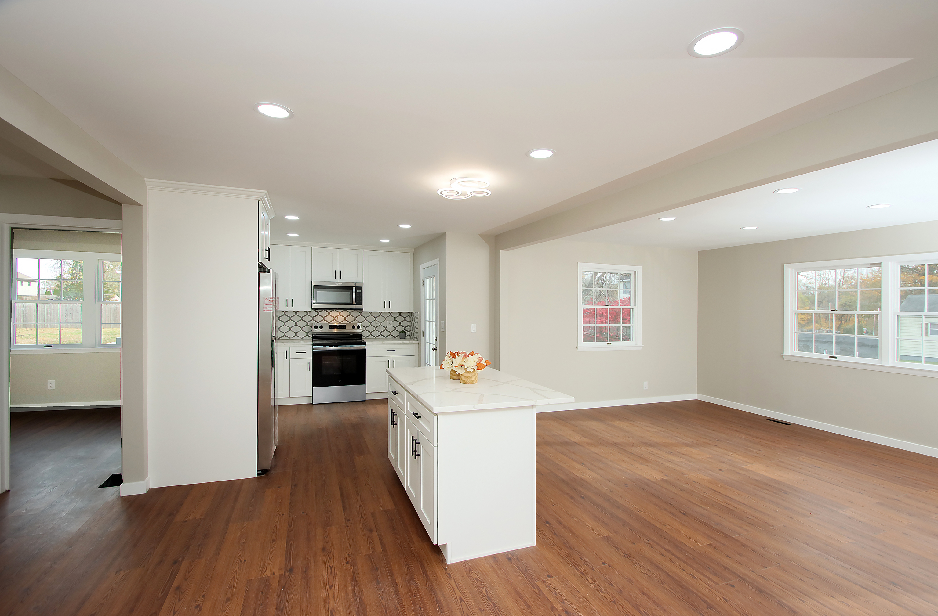 Milford, Connecticut, 06460, United States, 4 Bedrooms Bedrooms, ,2 BathroomsBathrooms,Residential,For Sale,1993433