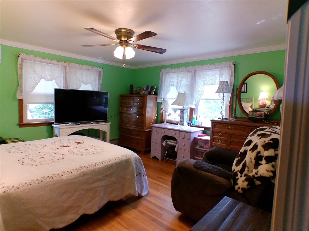 East Bridgewater, Massachusetts, 02333, United States, 4 Bedrooms Bedrooms, ,2 BathroomsBathrooms,Residential,For Sale,1922908