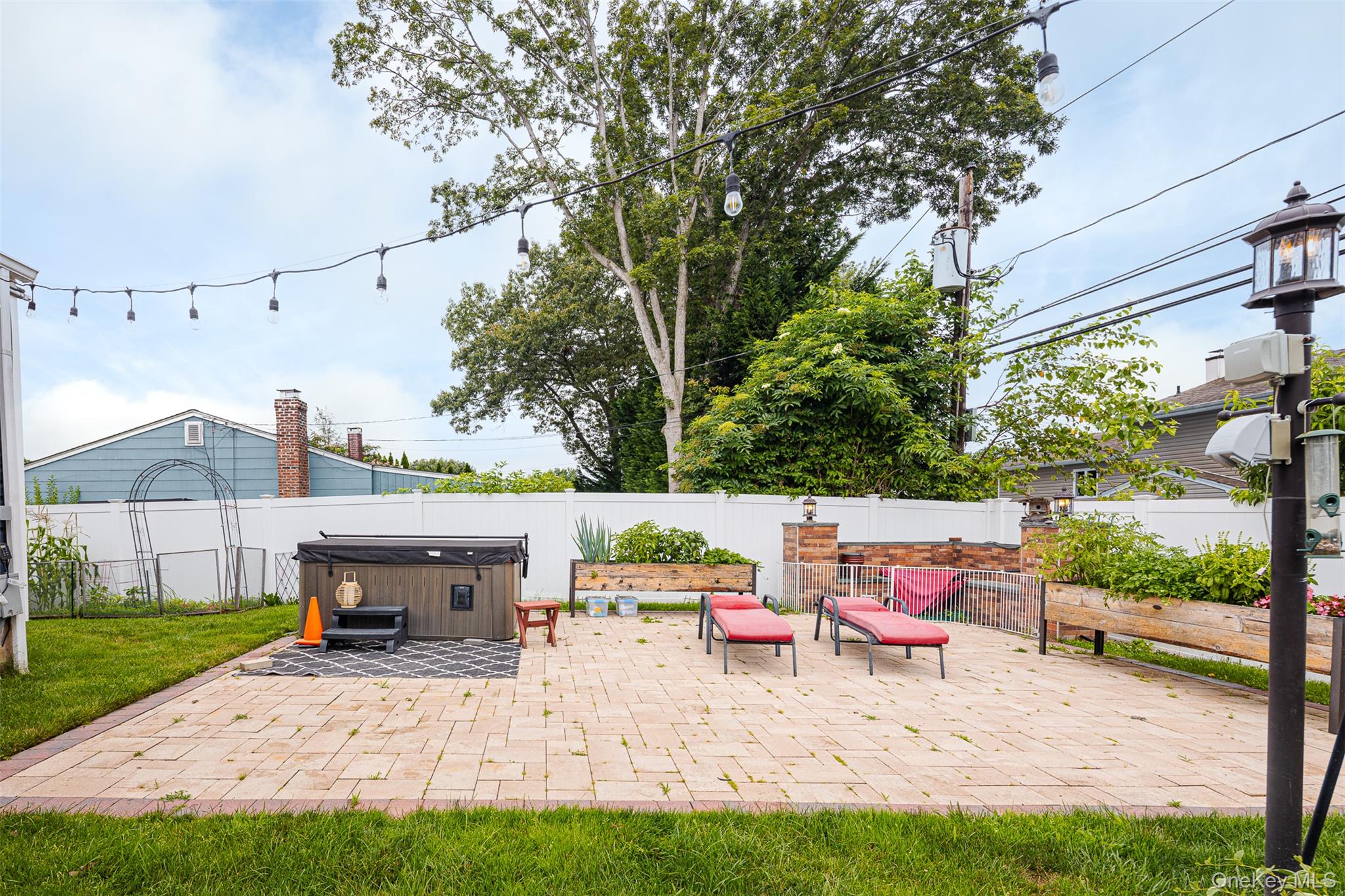 Port Jefferson Station, New York, 11776, United States, 3 Bedrooms Bedrooms, ,2 BathroomsBathrooms,Residential,For Sale,1938737