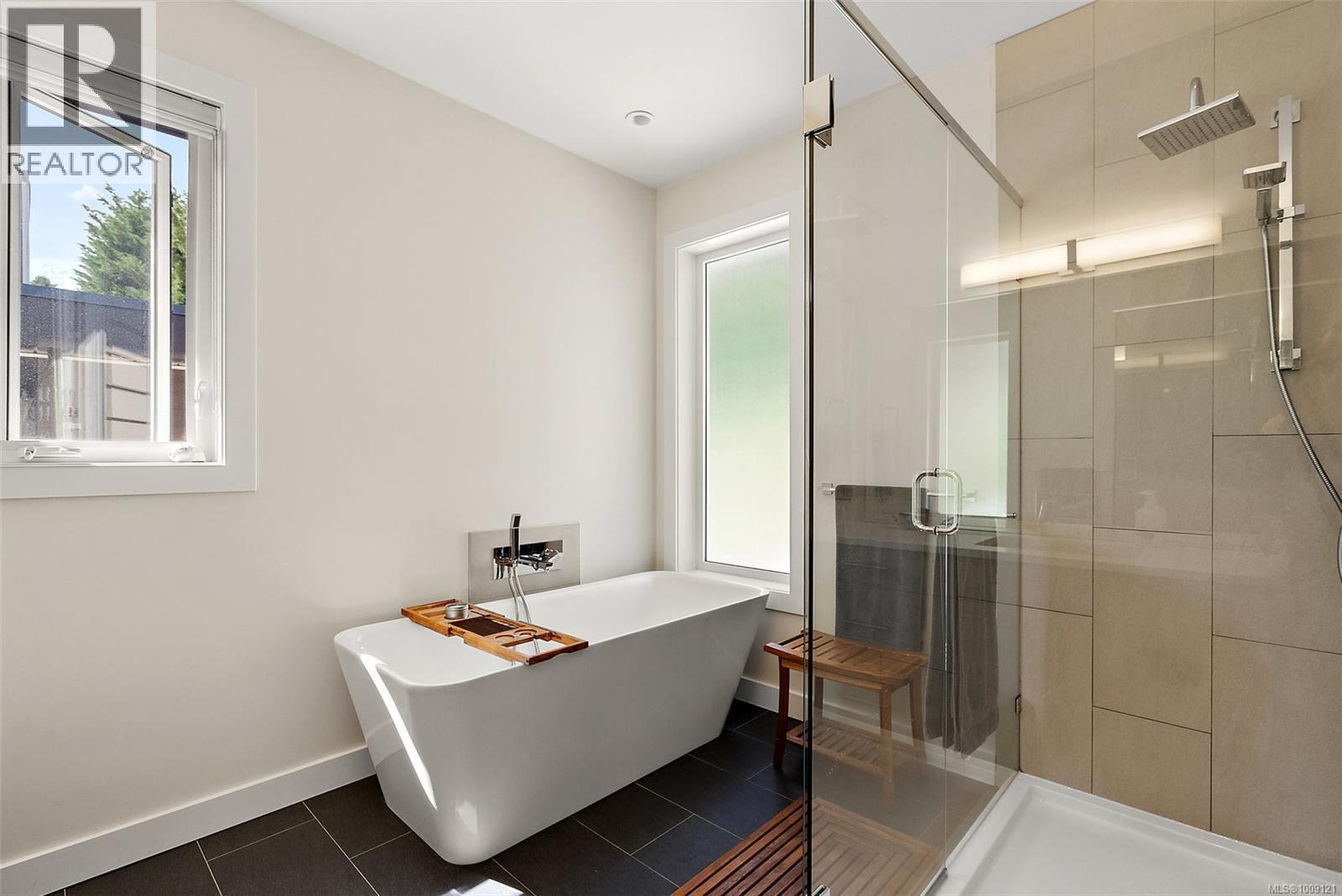 CENTRAL SAANICH, British Columbia, V8M 2G2, CA, 3 Bedrooms Bedrooms, ,4 BathroomsBathrooms,Residential,For Sale,1907005