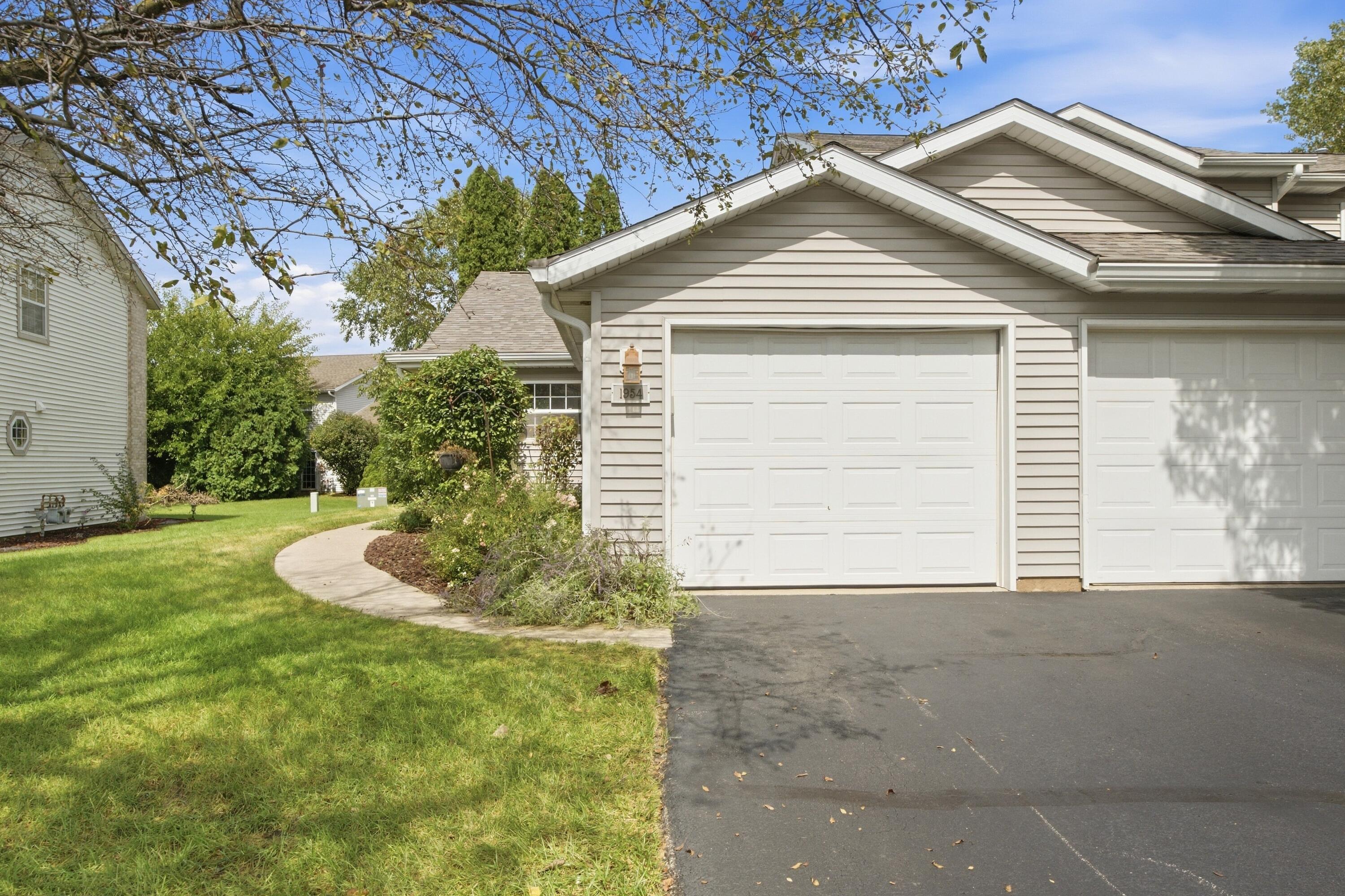 David Dr, Chesterton, IN 46304