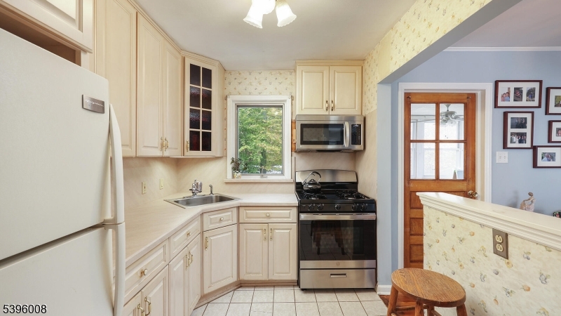 Cranford Twp., New Jersey, 07016, United States, 4 Bedrooms Bedrooms, ,2 BathroomsBathrooms,Residential,For Sale,1989171