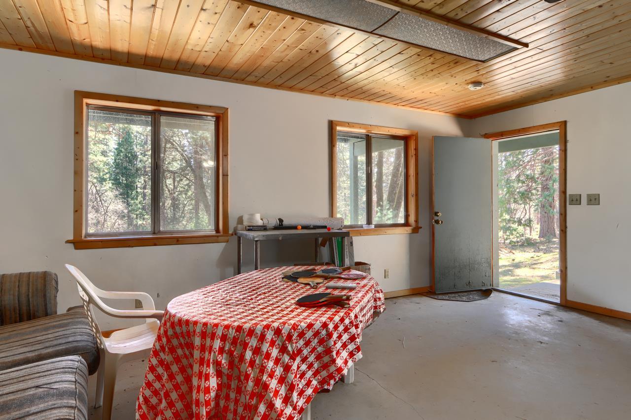Yosemite, California, 95389, United States, 5 Bedrooms Bedrooms, ,4 BathroomsBathrooms,Residential,For Sale,2048159