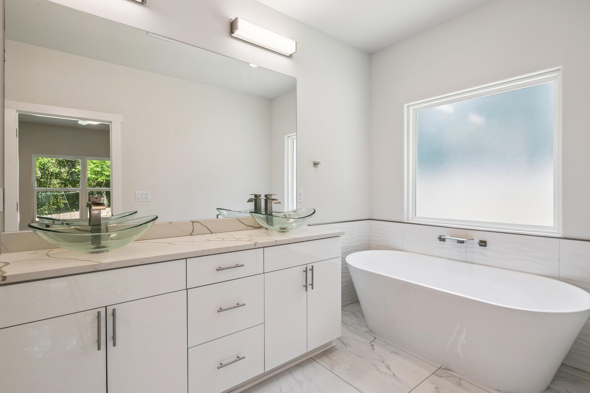 Niceville, Florida, 32578, United States, 5 Bedrooms Bedrooms, ,4 BathroomsBathrooms,Residential,For Sale,1942712
