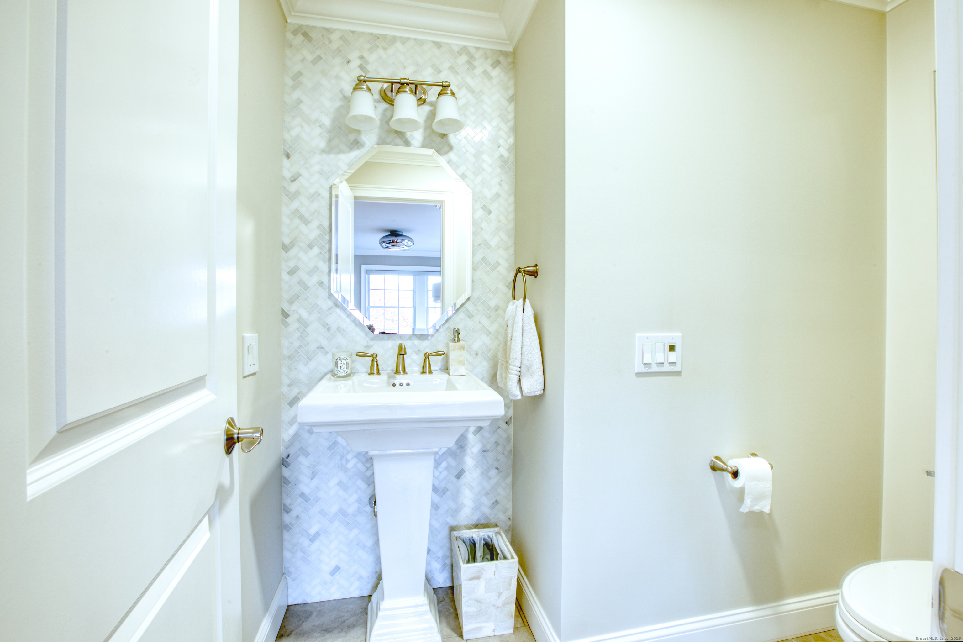 Greenwich, Connecticut, 06807, United States, 4 Bedrooms Bedrooms, ,4 BathroomsBathrooms,Residential,For Sale,1994508