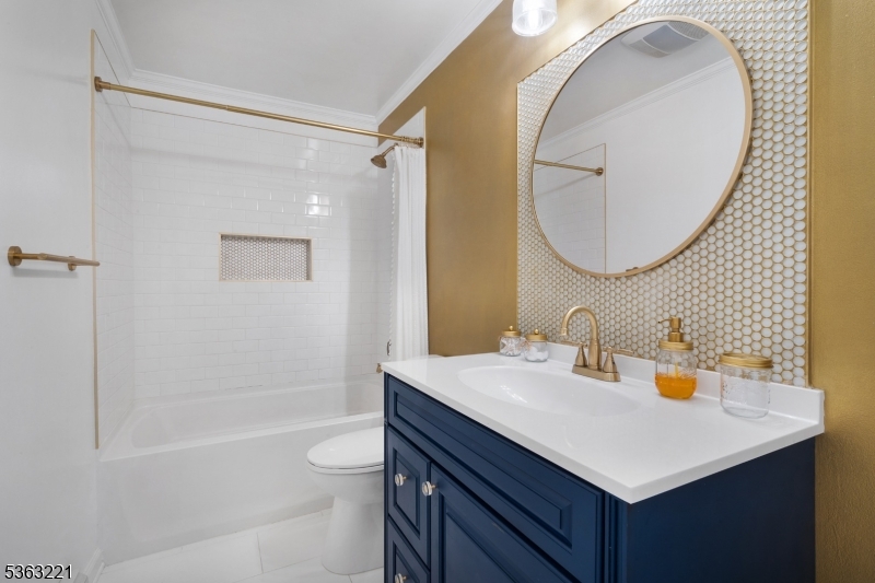 Hampton Twp., New Jersey, 07860, United States, 5 Bedrooms Bedrooms, ,3 BathroomsBathrooms,Residential,For Sale,1847031