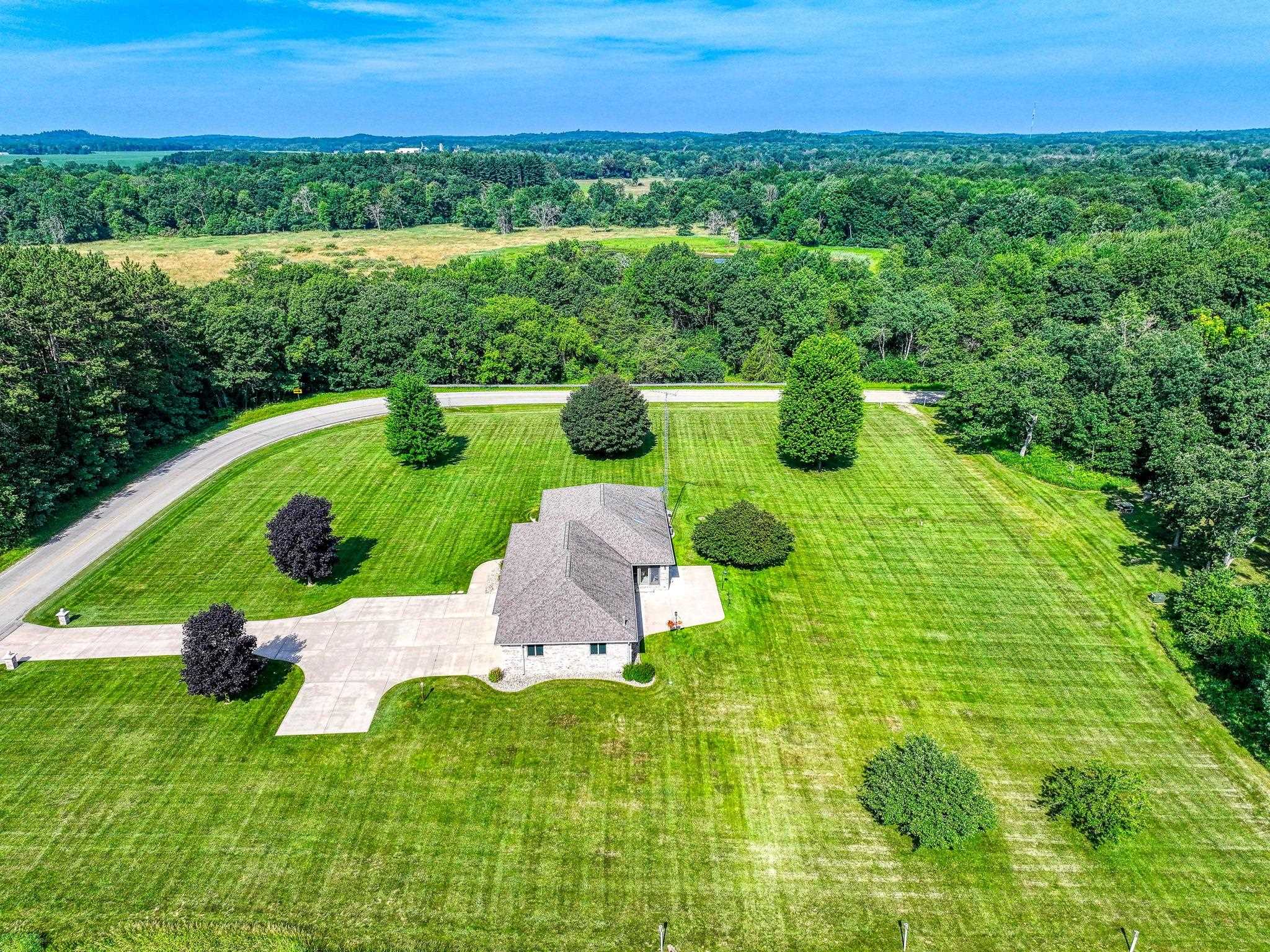 Redgranite, Wisconsin, 54970, United States, 3 Bedrooms Bedrooms, ,3 BathroomsBathrooms,Residential,For Sale,1982577