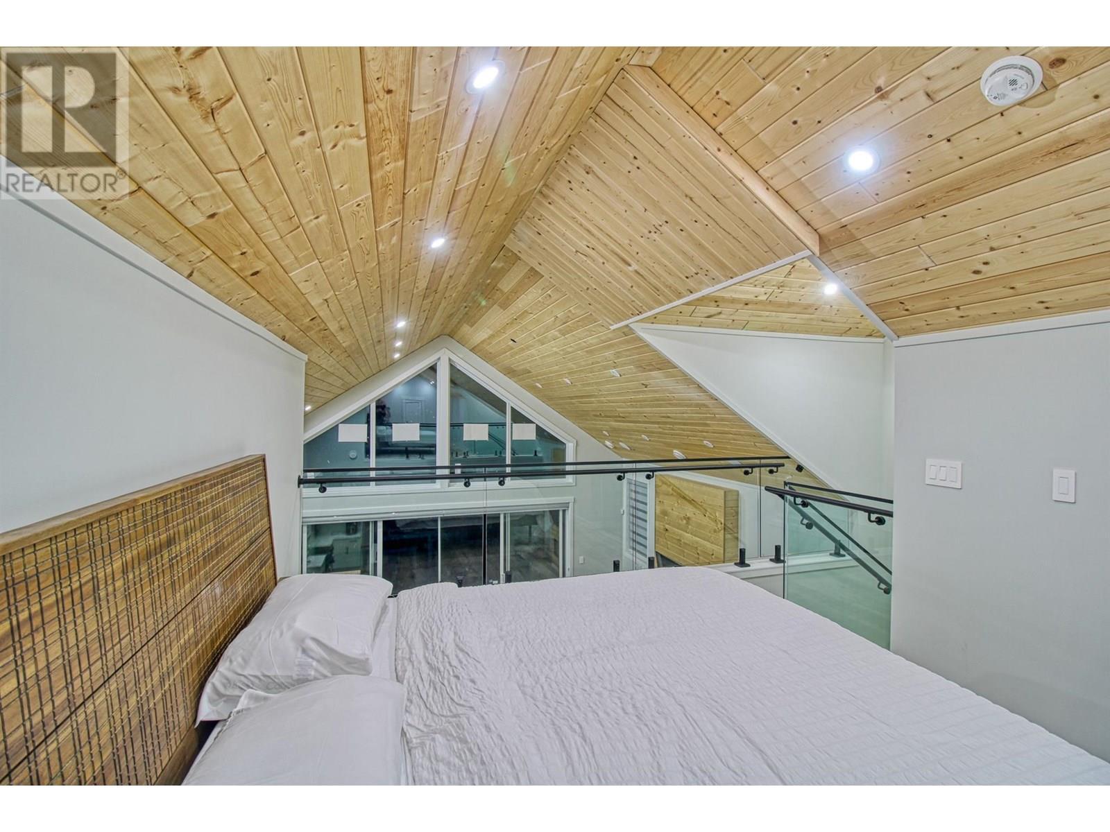 KELOWNA, British Columbia, V1Z 3R8, CA, 3 Bedrooms Bedrooms, ,2 BathroomsBathrooms,Residential,For Sale,1865801