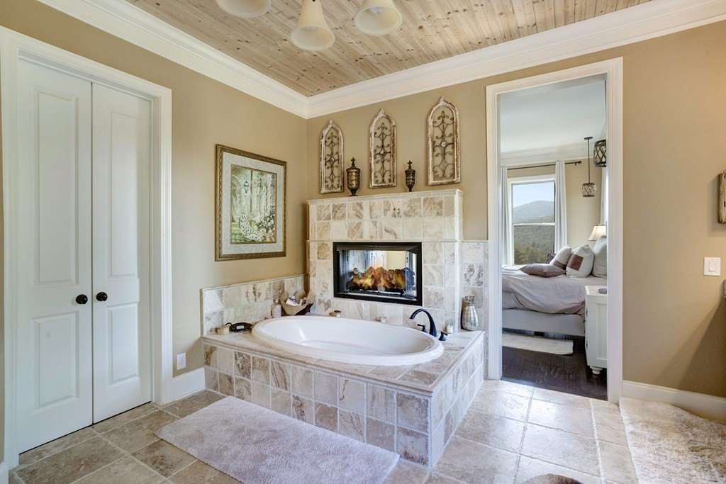 Hiawassee, Georgia, 30546, United States, 4 Bedrooms Bedrooms, ,5 BathroomsBathrooms,Residential,For Sale,1983256