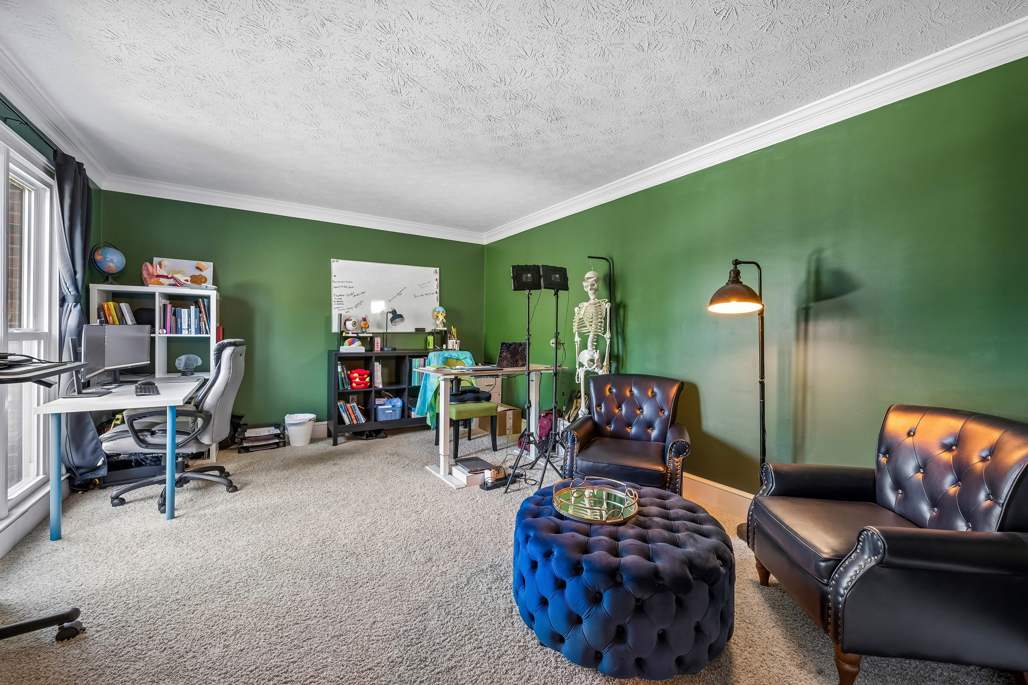  Charming Tudor-style Home Nestled in the Heart of Embry Hills - 物件實景