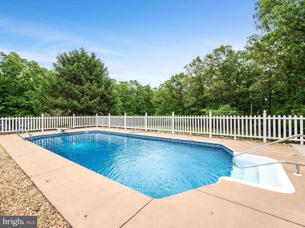 Winchester, Virginia, 22603, United States, 3 Bedrooms Bedrooms, ,3 BathroomsBathrooms,Residential,For Sale,1974619