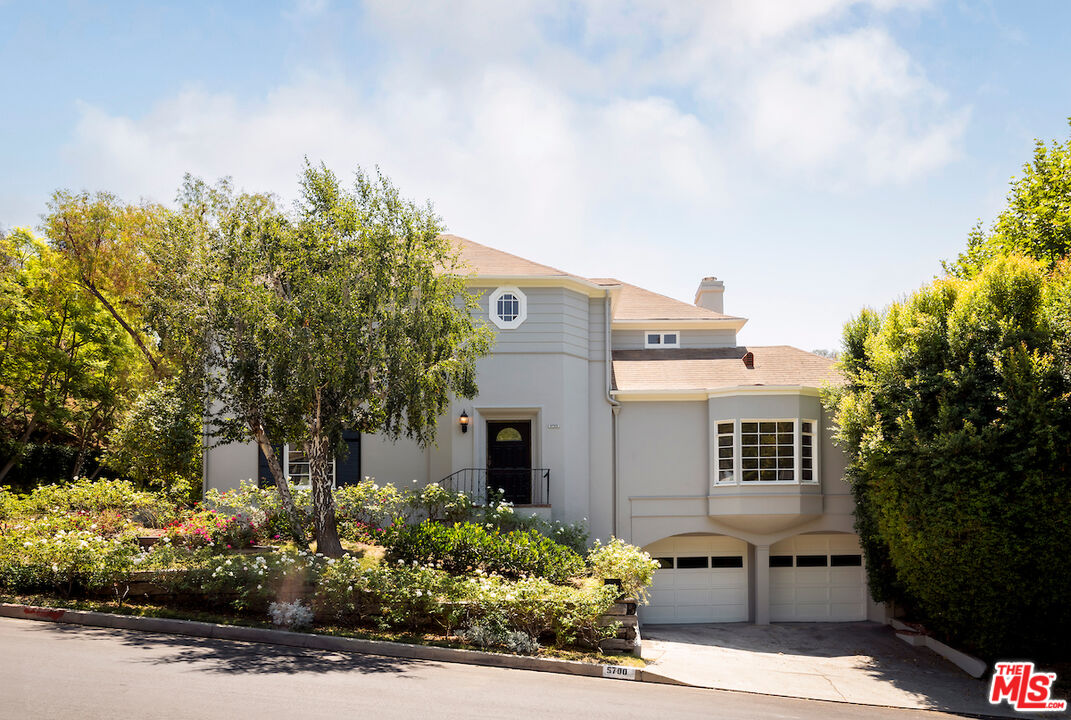 Los Angeles, California, 90068, United States, 4 Bedrooms Bedrooms, ,4 BathroomsBathrooms,Residential,For Sale,1938663