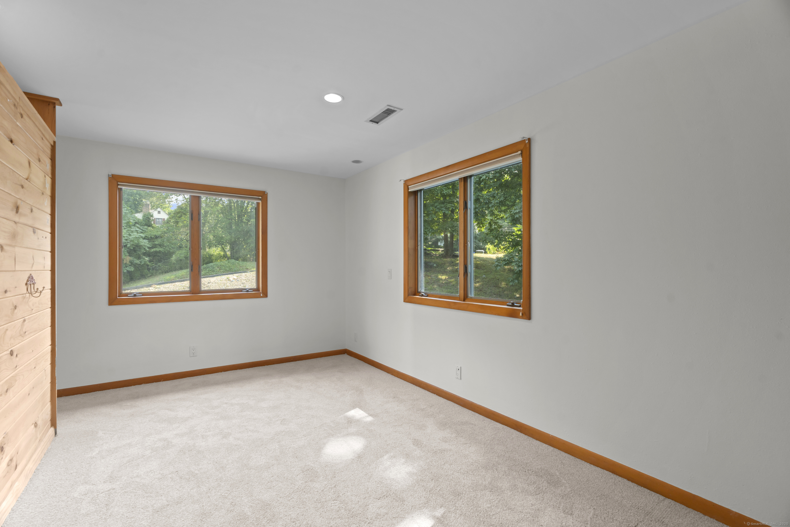 Branford, Connecticut, 06405, United States, 3 Bedrooms Bedrooms, ,3 BathroomsBathrooms,Residential,For Sale,1912319