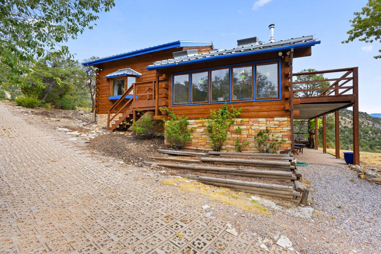 Jemez Springs, New Mexico, 87025, United States, 3 Bedrooms Bedrooms, ,2 BathroomsBathrooms,Residential,For Sale,1903499