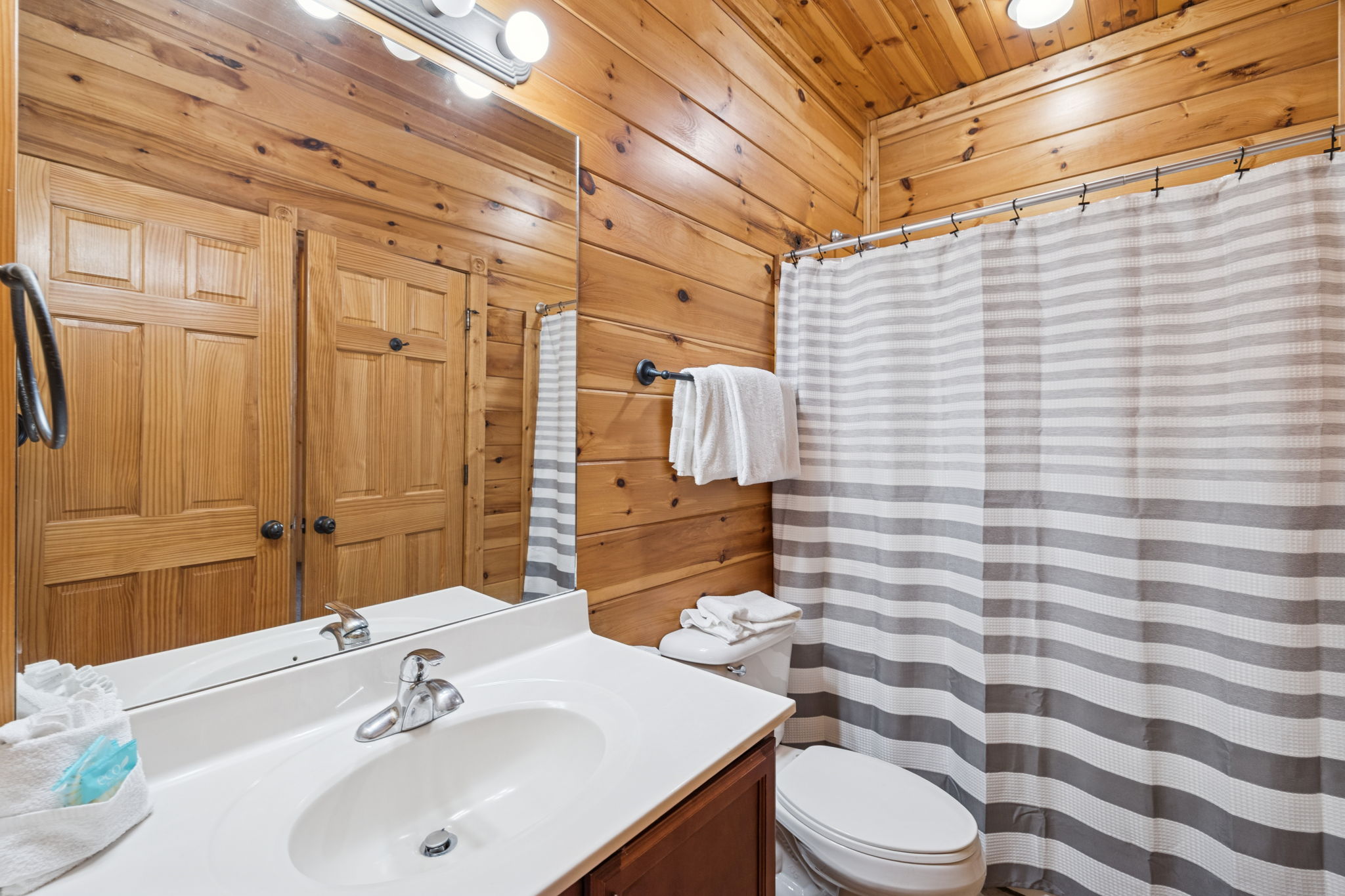 Gatlinburg, Tennessee, 37738, United States, 9 Bedrooms Bedrooms, ,9 BathroomsBathrooms,Residential,For Sale,1996380