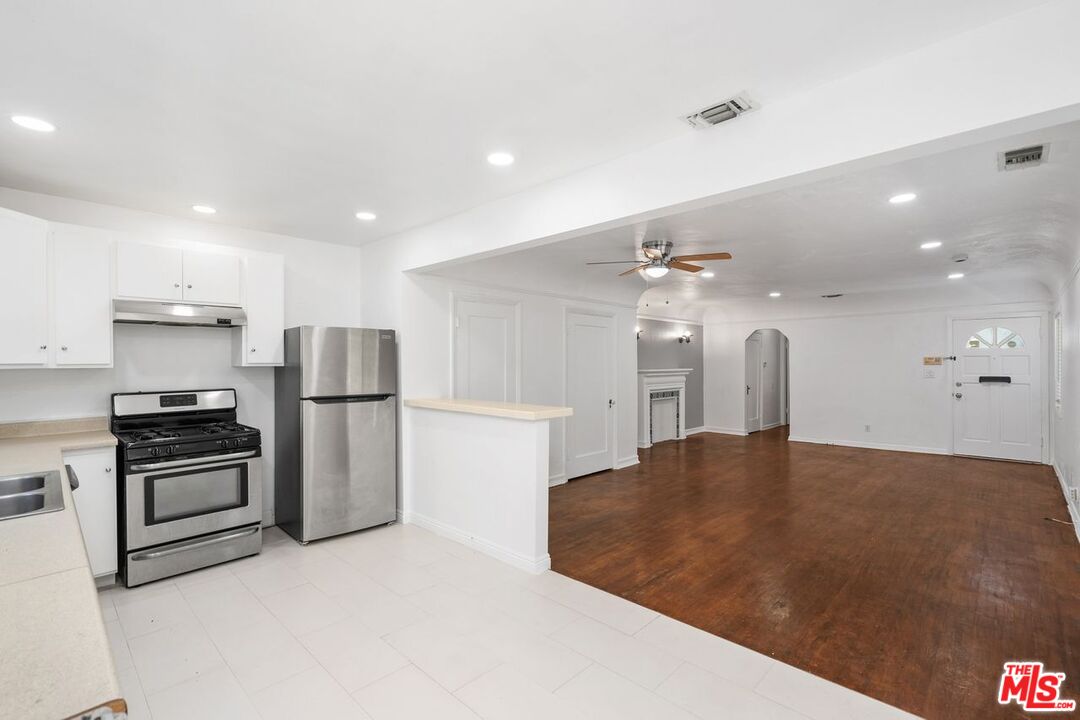 West Hollywood, California, 90046, United States, 4 Bedrooms Bedrooms, ,4 BathroomsBathrooms,Residential,For Sale,1840253