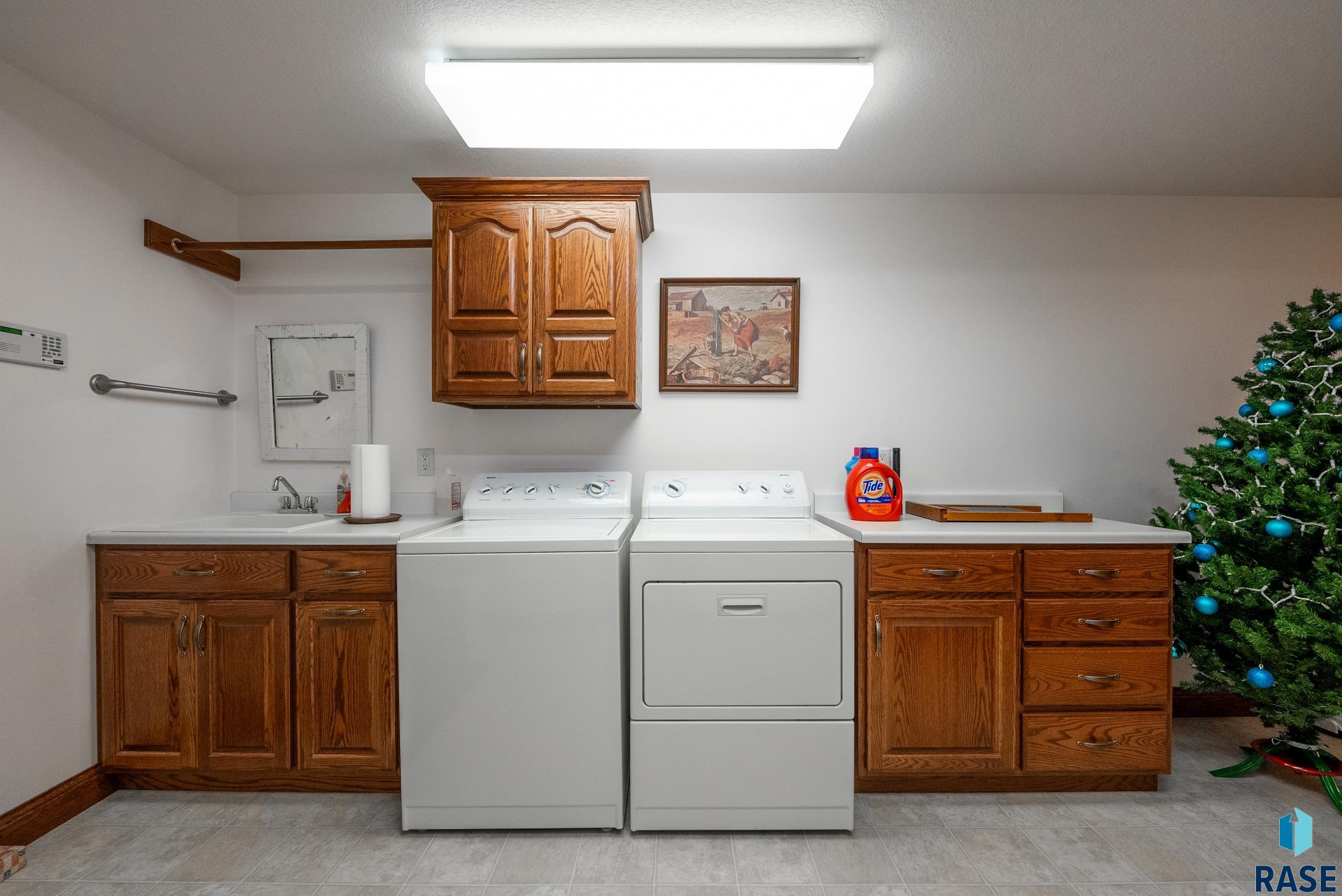 Yankton, South Dakota, 57078, United States, 6 Bedrooms Bedrooms, ,4 BathroomsBathrooms,Residential,For Sale,1975294