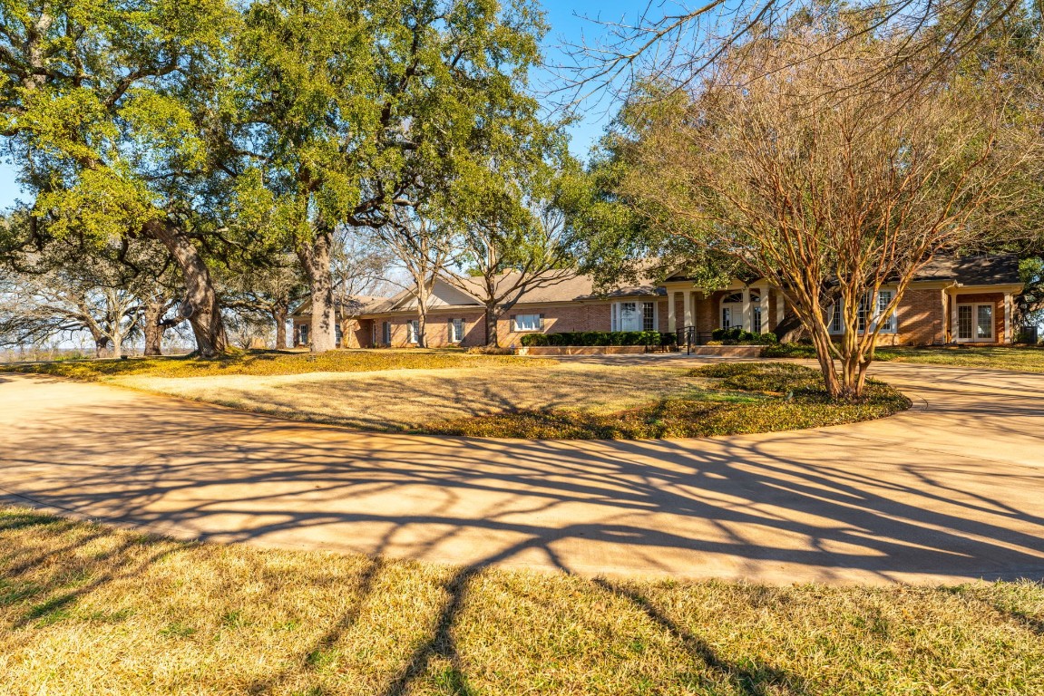 Belton, Texas, 76513, United States, 3 Bedrooms Bedrooms, ,5 BathroomsBathrooms,Residential,For Sale,1882630