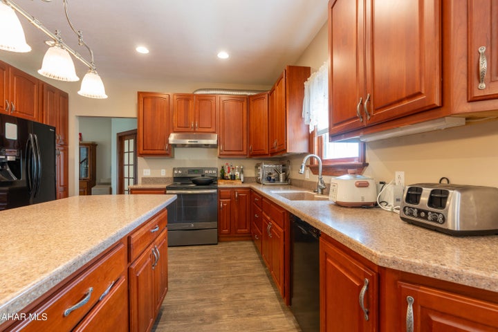 Altoona, Pennsylvania, 16602, United States, 5 Bedrooms Bedrooms, ,5 BathroomsBathrooms,Residential,For Sale,1796554