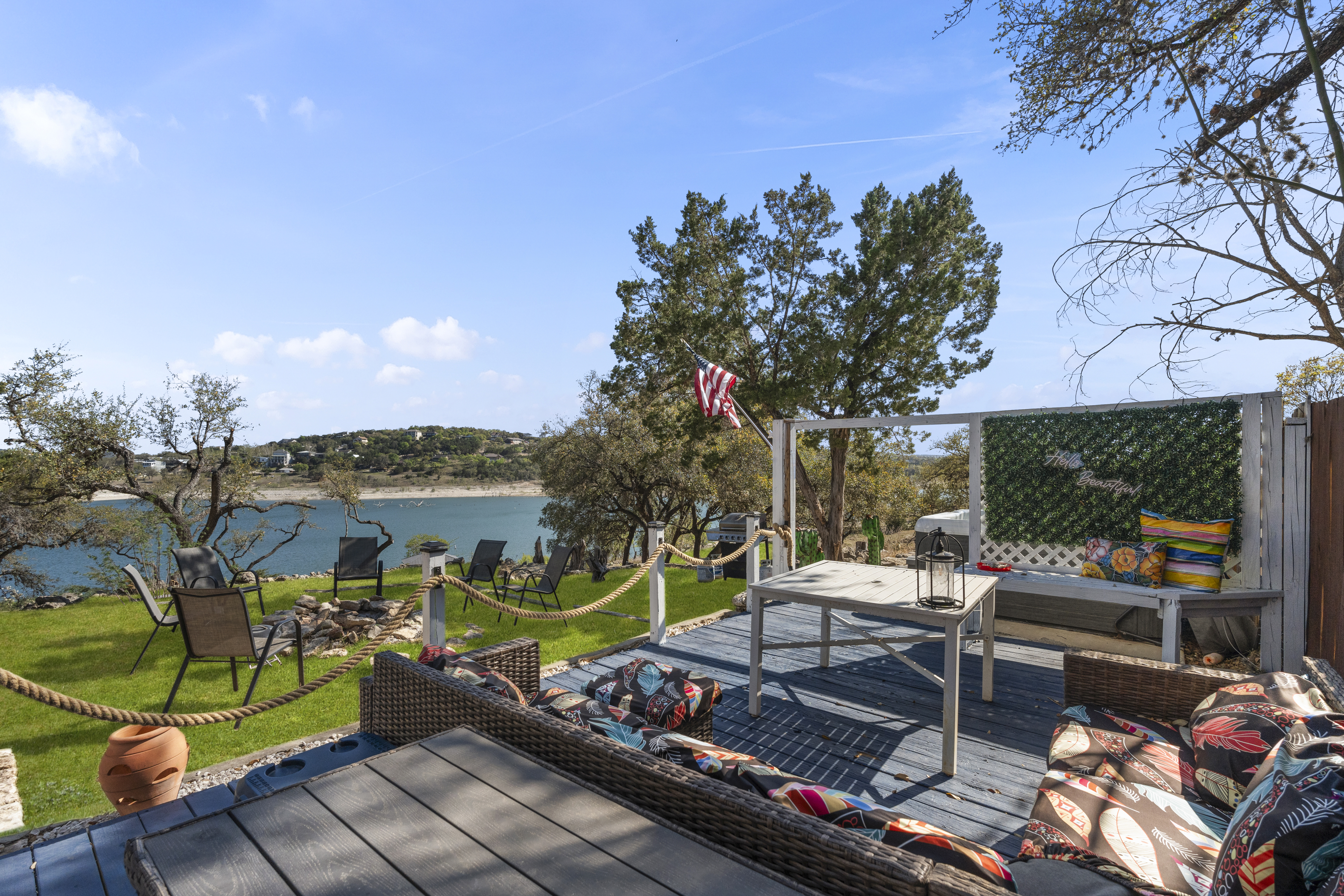  Prime Lakefront Living with Stunning Views - 物件實景