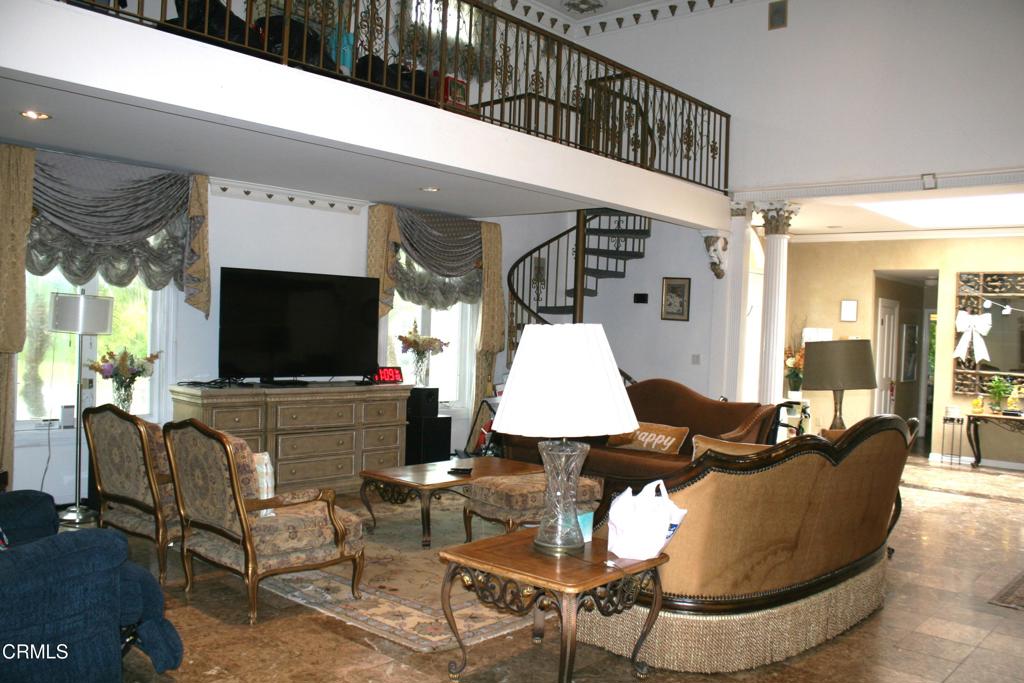 La Canada Flintridge, California, 91011, United States, 6 Bedrooms Bedrooms, ,2 BathroomsBathrooms,Residential,For Sale,1940929