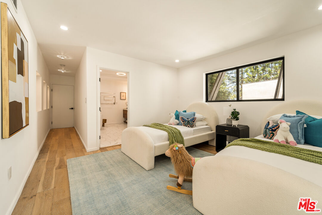 Studio City, California, 91604, United States, 5 Bedrooms Bedrooms, ,5 BathroomsBathrooms,Residential,For Sale,1827370