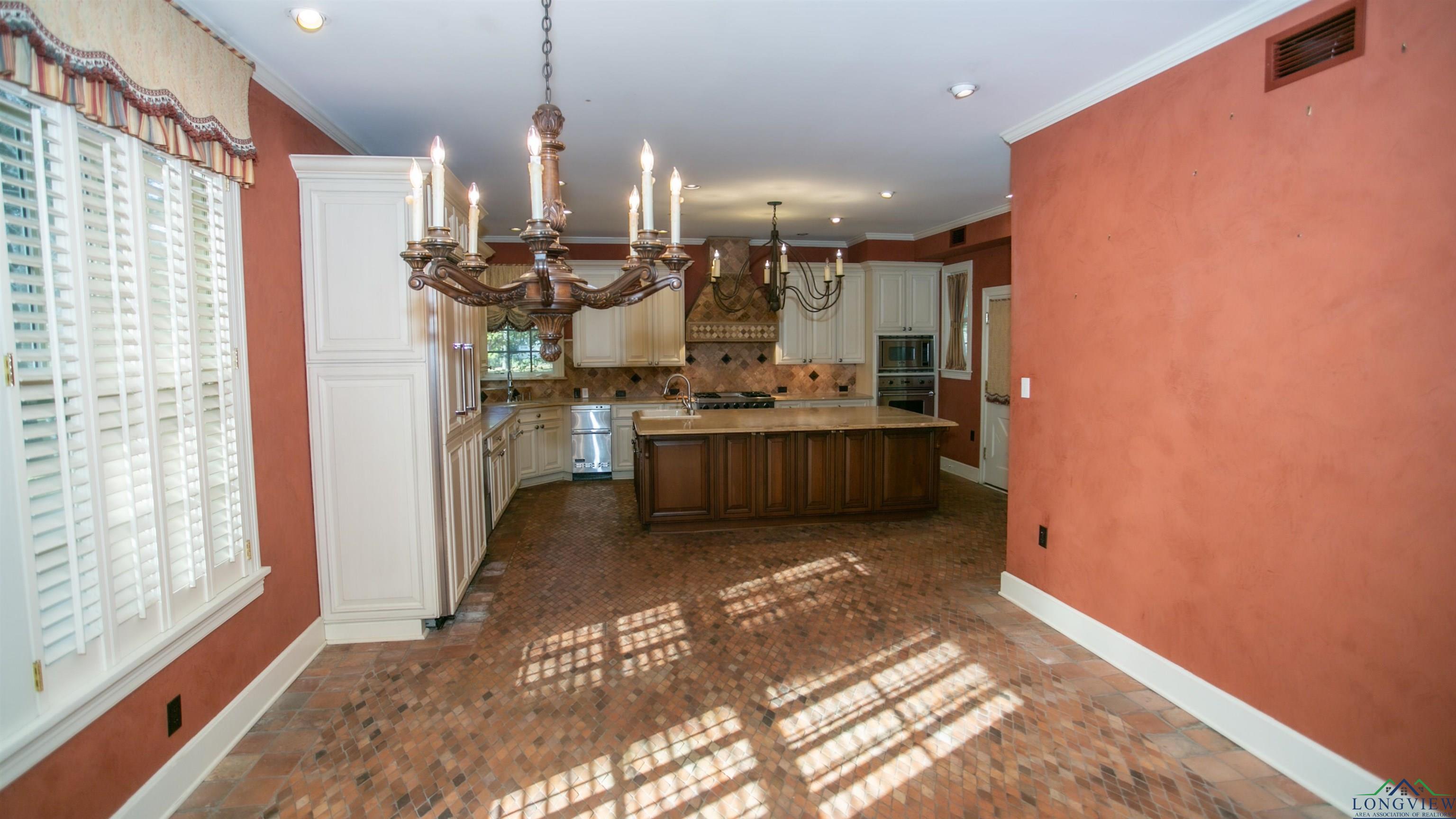 Marshall, Texas, 75670, United States, 5 Bedrooms Bedrooms, ,5 BathroomsBathrooms,Residential,For Sale,1943328
