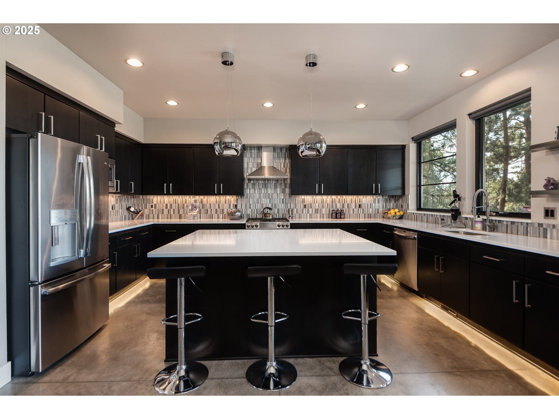  21060 KNOTT RD Bend, OR 97702 - 物件實景