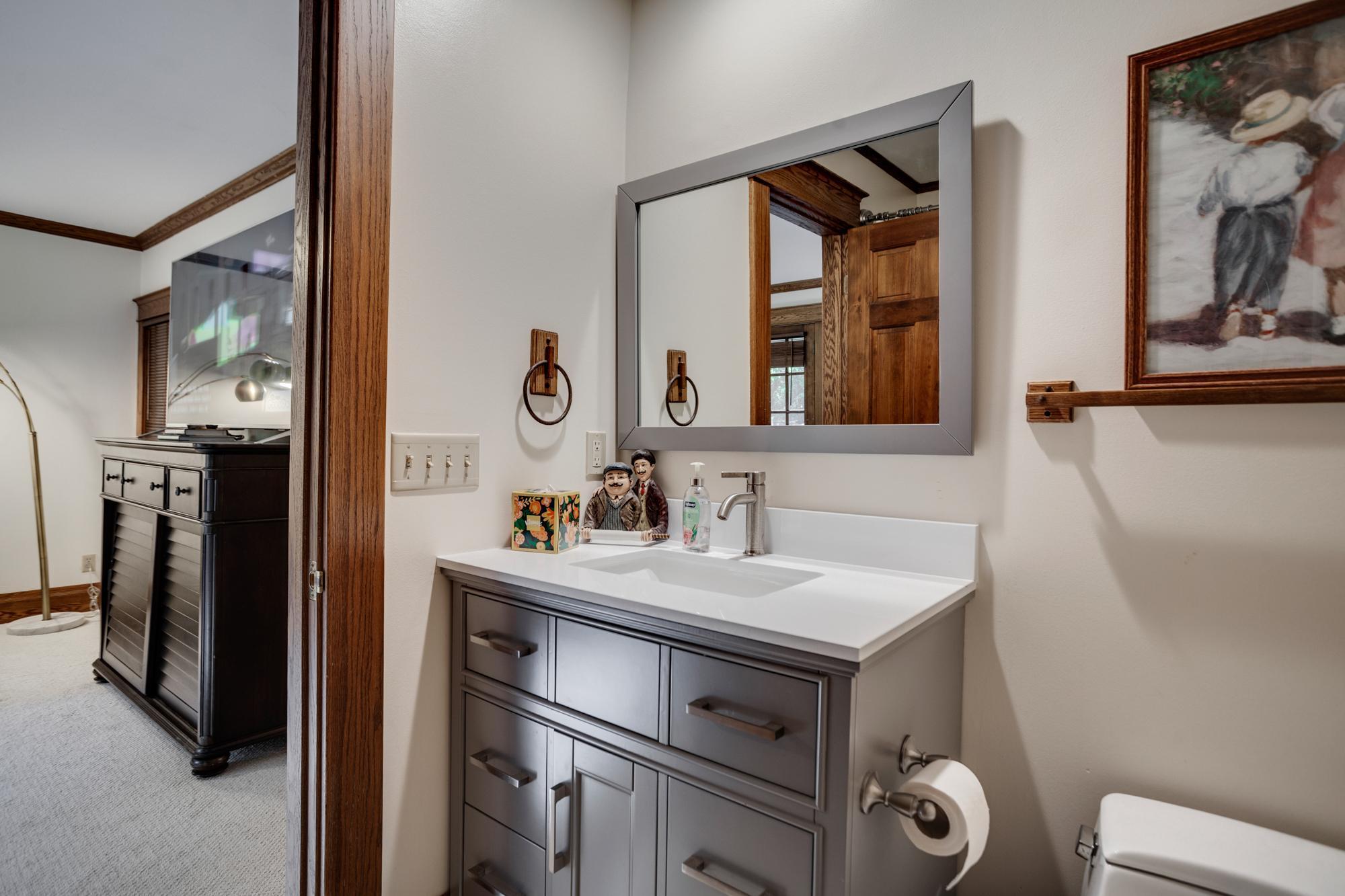 Minneapolis, Minnesota, 55408, United States, 5 Bedrooms Bedrooms, ,2 BathroomsBathrooms,Residential,For Sale,1960764