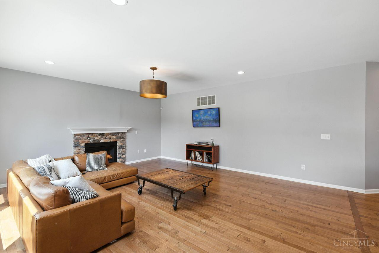 Loveland, Ohio, 45140, United States, 4 Bedrooms Bedrooms, ,4 BathroomsBathrooms,Residential,For Sale,1901126