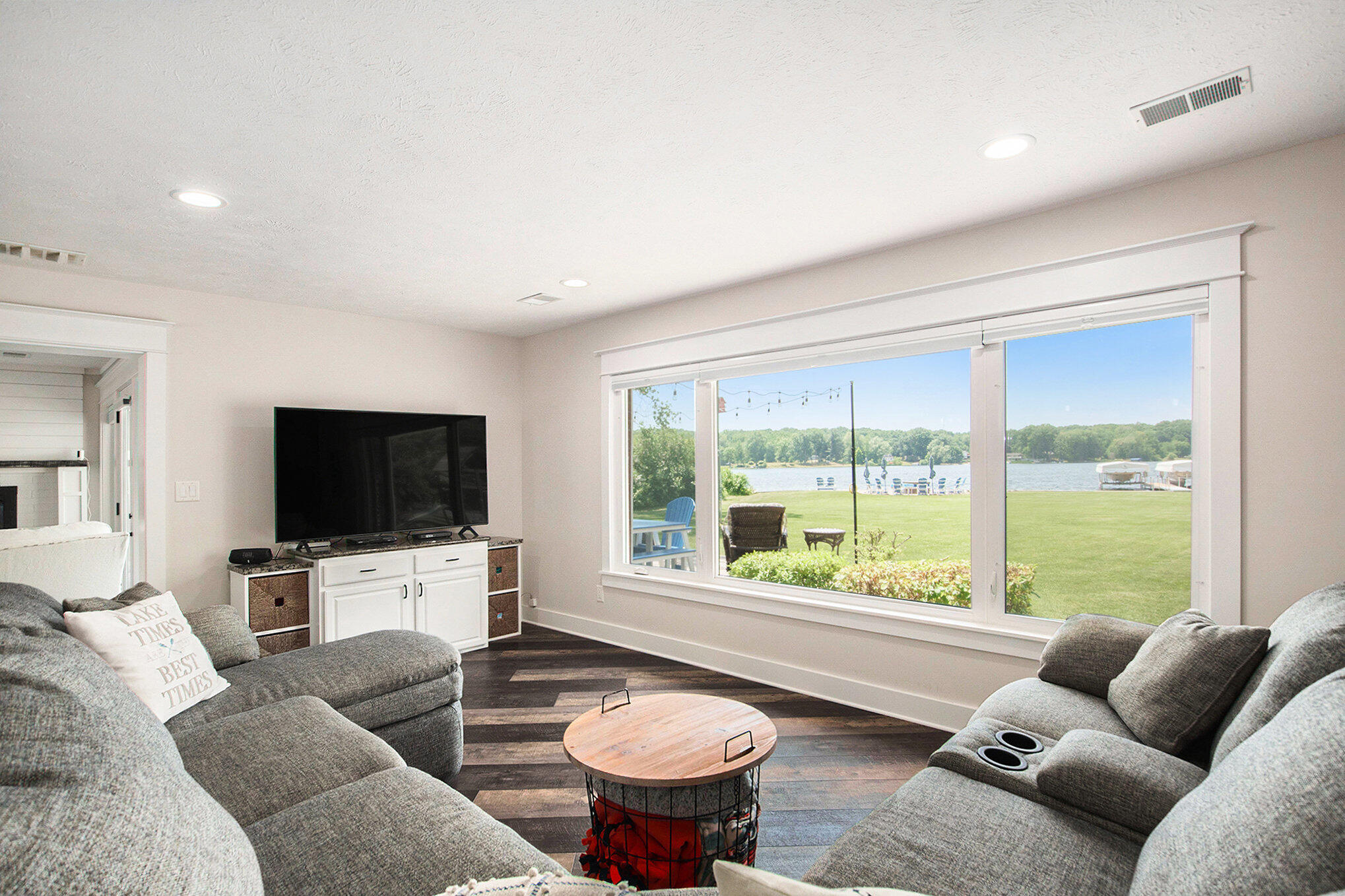 Grand Junction, Michigan, 49056, United States, 2 Bedrooms Bedrooms, ,1 BathroomBathrooms,Residential,For Sale,1876065