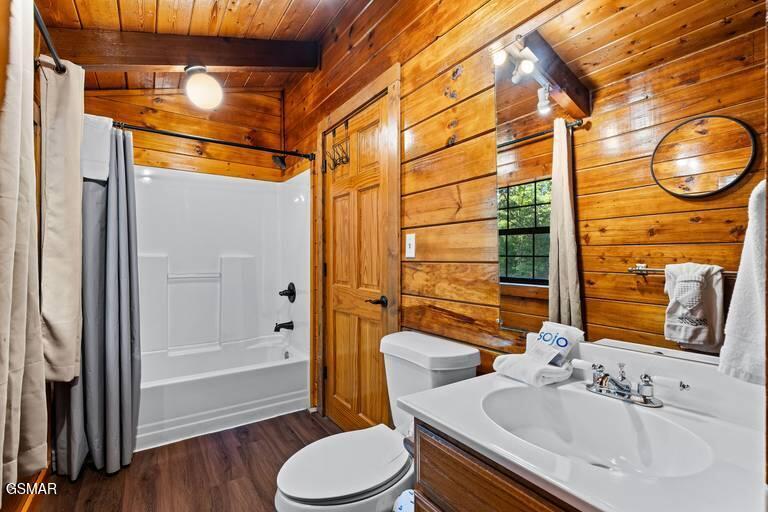 Sevierville, Tennessee, 37876, United States, 2 Bedrooms Bedrooms, ,4 BathroomsBathrooms,Residential,For Sale,2019046