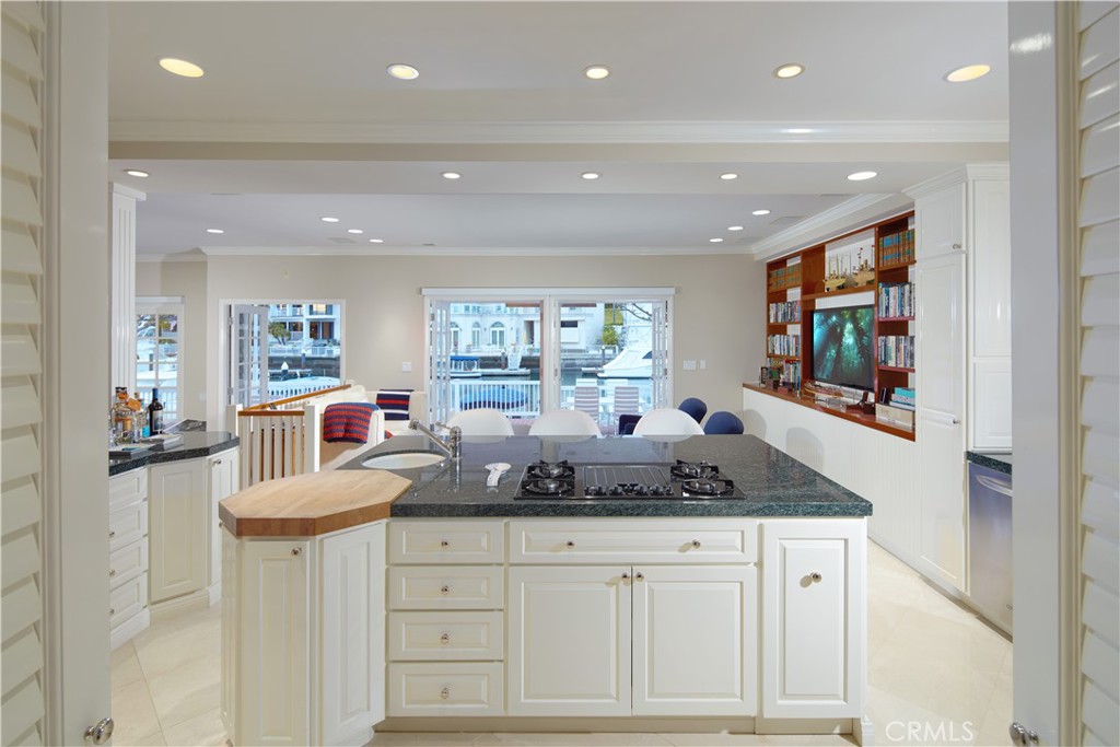 Newport Beach, California, 92660, United States, 5 Bedrooms Bedrooms, ,4 BathroomsBathrooms,Residential,For Sale,1770388