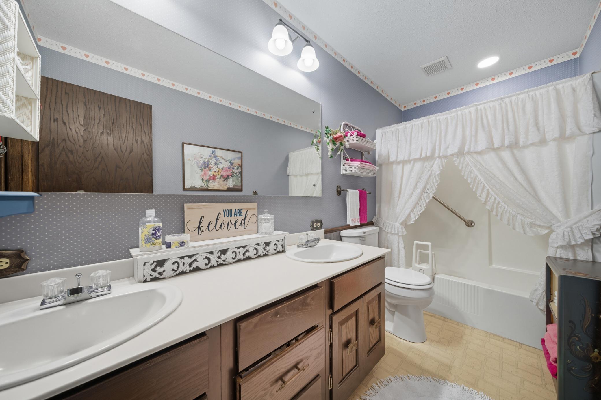 Warren Twp, Wisconsin, 54023, United States, 3 Bedrooms Bedrooms, ,1 BathroomBathrooms,Residential,For Sale,1961438