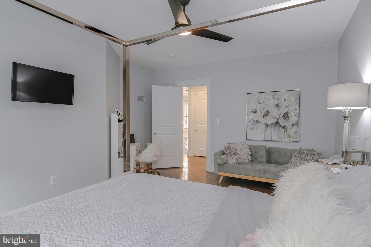 Fairfax, Virginia, 22030, United States, 6 Bedrooms Bedrooms, ,7 BathroomsBathrooms,Residential,For Sale,1997396